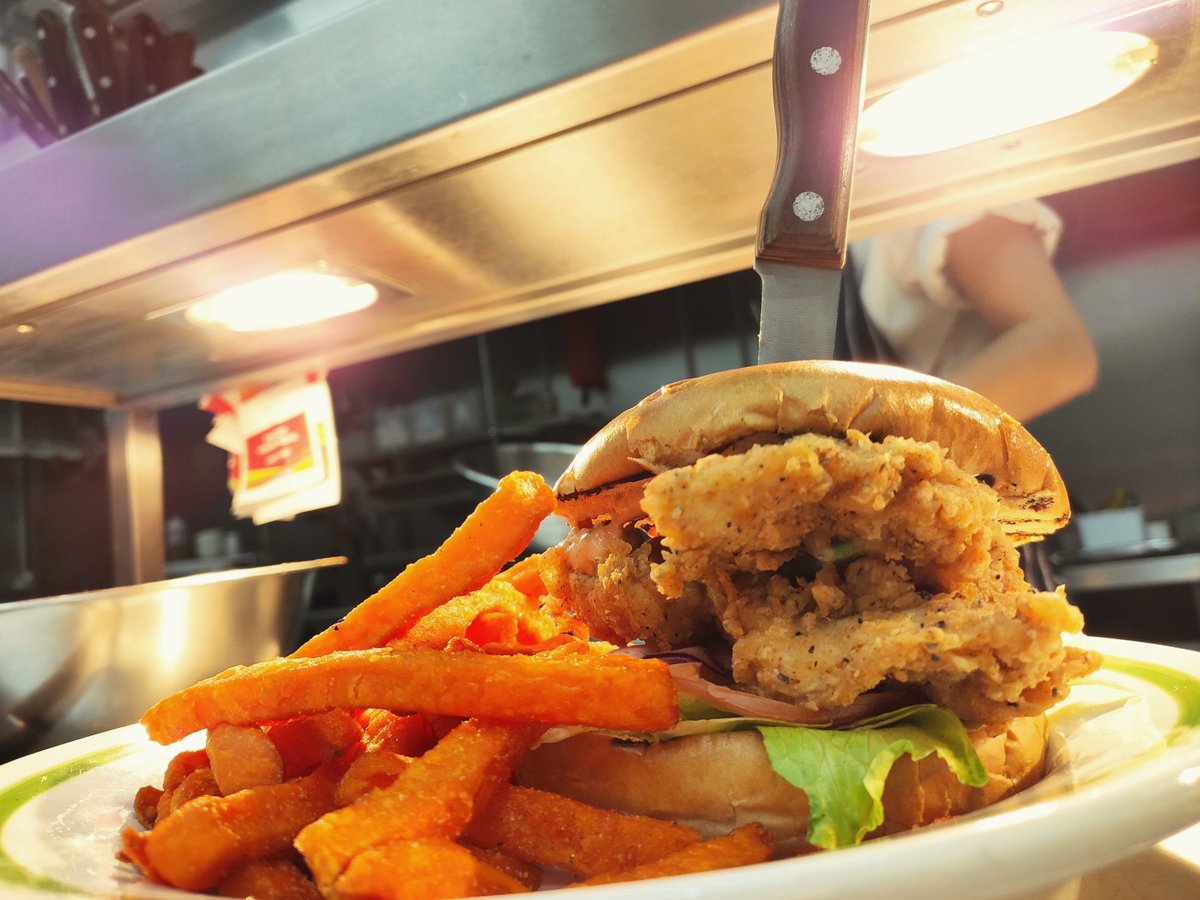 destination_gb's tweet photo. Our new D.F.C chicken seasoning is crispier than the fallen autumn leaves! 🍂 #factsarefacts #kfcsucks  #newmenu #fresh #food #takeaway #preston #homemade #friedchicken #supportsmallbusiness https://t.co/PJRqpJ82cU