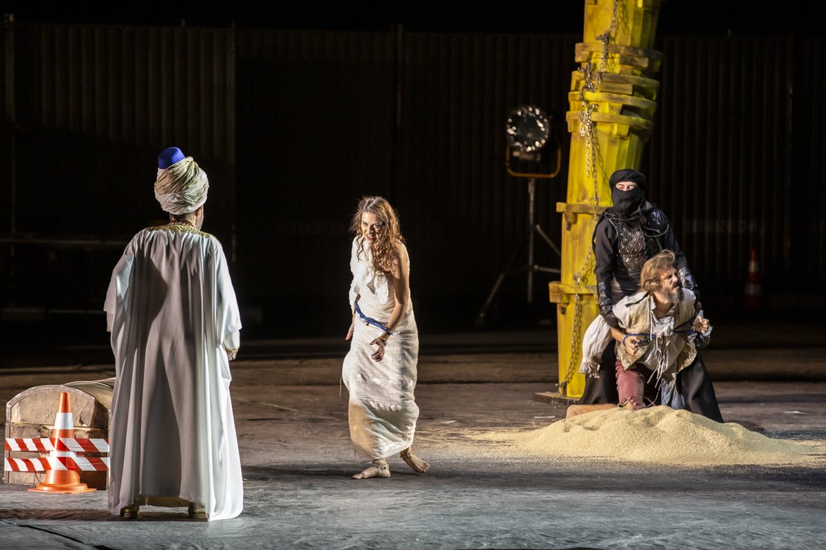 OperaRoma's tweet photo. #Zaide con la direzione di #DanieleGatti e la regia di #GrahamVick, resta in scena fino al 27 ottobre.
Questa sera alle 20 la terza recita del Singspiel di Mozart con il testo aggiunto di #ItaloCalvino.
Biglietti: https://t.co/gvumcZGmUg
#operaroma #TORzaide #romarama https://t.co/wEo6X776Mk