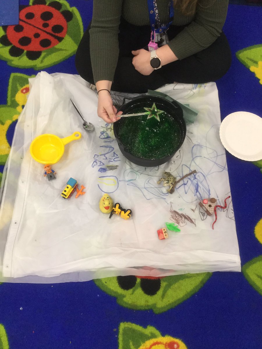 Morningside_ps's tweet photo. Nursery have been learning about rhyming and had lots of fun finding the rhyming pairs in the goblin snot! 🌟🥝🧼❇️
#nursery #learningthroughplay #messyplay #handsonlearning #phaseonephonics #phonicsfun #earlyyearsplay #eyfsfun https://t.co/3fq9TcLIdx