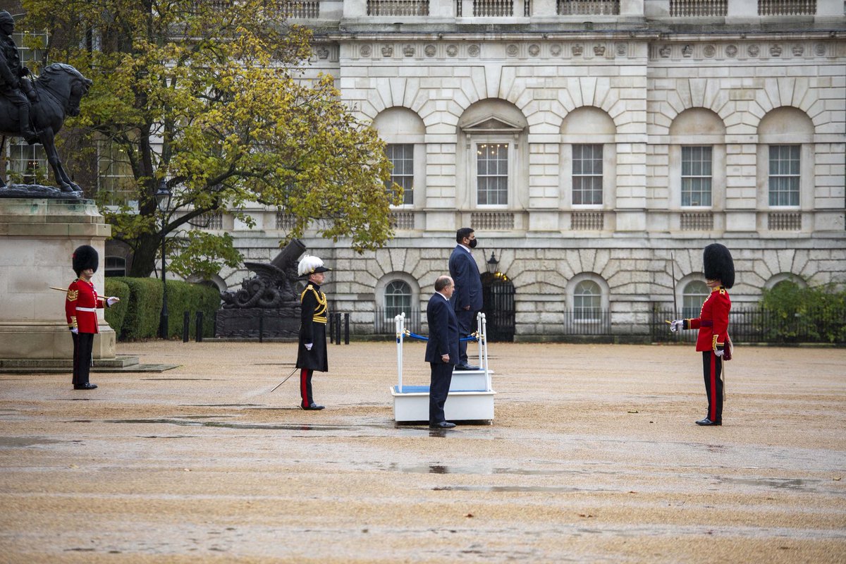 We are delighted to welcome Minister of Defence @Jouma_Anad to London as part of the official visit by Prime Minister Kadhimi. Apologies for the English weather.