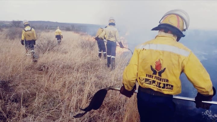 wo_fire's tweet photo. #WOF_News: NW Fire Update - Majeng, Jan Kempdorp

This fire started on 18 Oct &amp; was contained on 20 Oct. 20 firefighters from the WOF Jankemp team assisted with no injuries obtained.   

@environmentza 
@NWPGOV 
@BarbaraCreecy_ 

#RainbowFireProtectionServices
#PotchefstoomFPA https://t.co/2u2krxXIaj