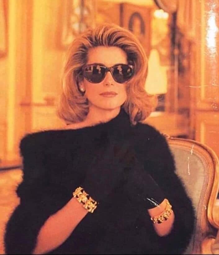 HAPPY 77th BIRTHDAY  _ CATHERINE DENEUVE 

The Class!!! 