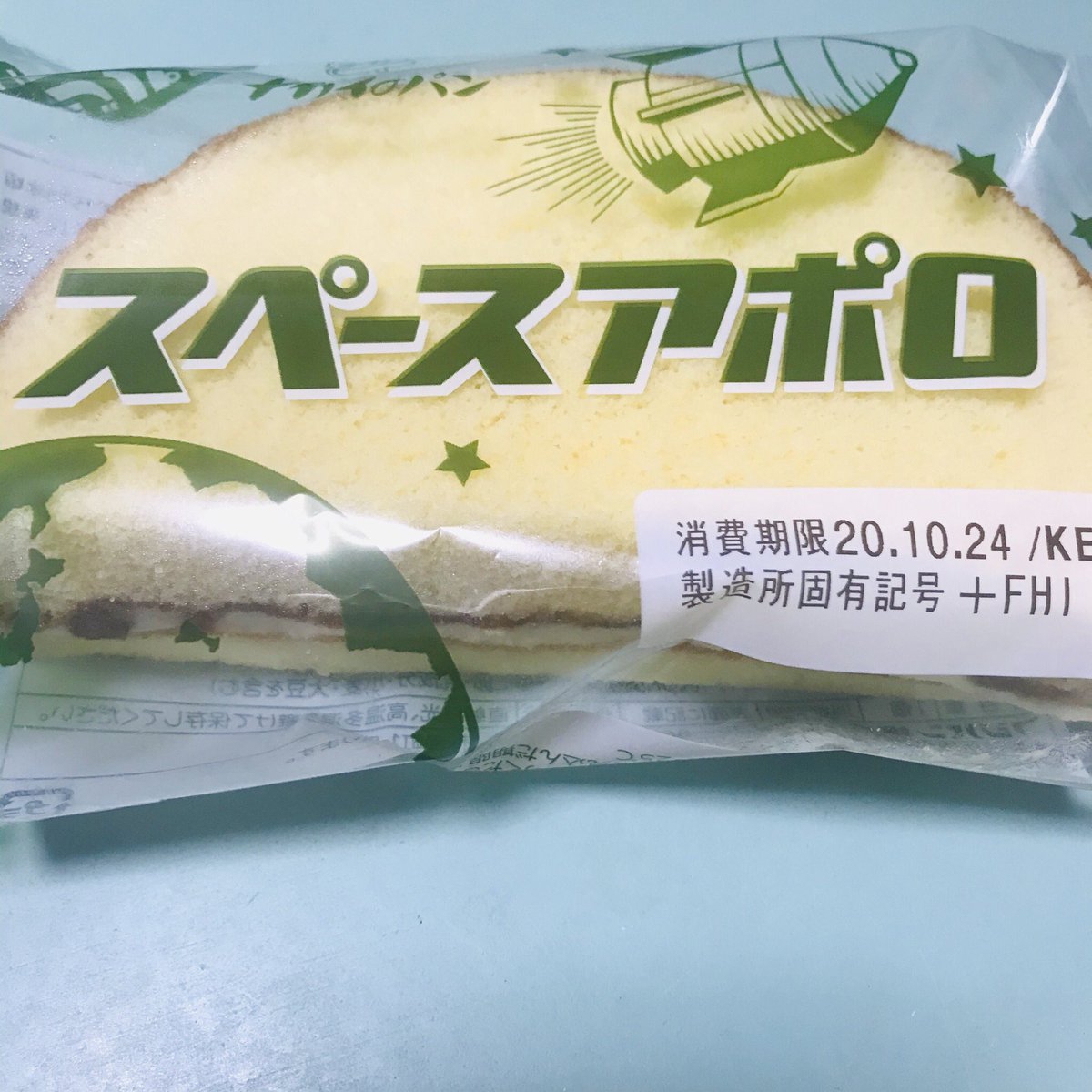 Sheen 話題の スペースアポロ なんだろカステラの中にザラメの入ったバタークリームのような スーパーで売ってる 安いロールケーキにかなり近い気がする