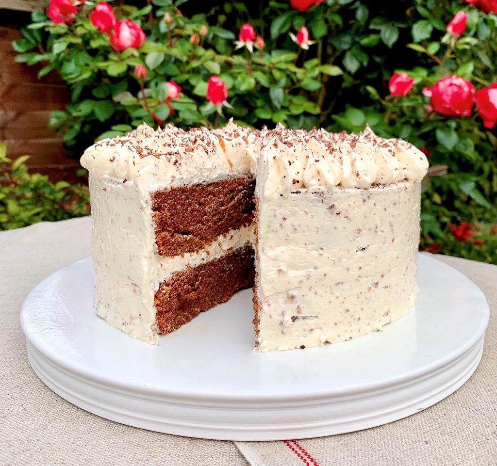 jjuliandesign's tweet image. Fancy making this delicious Sticky Toffee Cake with White Chocolate Buttercream at home? Click here for this gorgeous recipe  from @Kris_Biggs shared with us for our Classical Food Platform..  ow.ly/aIjV50BW6iO #recipe #makeathome #cake