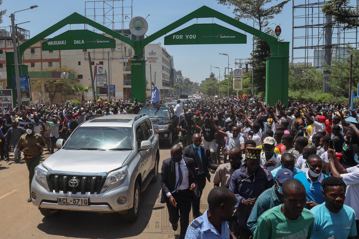 State House Kenya On Twitter President Uhuru Kenyatta Acknowledges Greetings From Thousands Of Kisumu City Residents Who Turned Out To Welcome Him At The Start Of His Tour Of Development Projects In