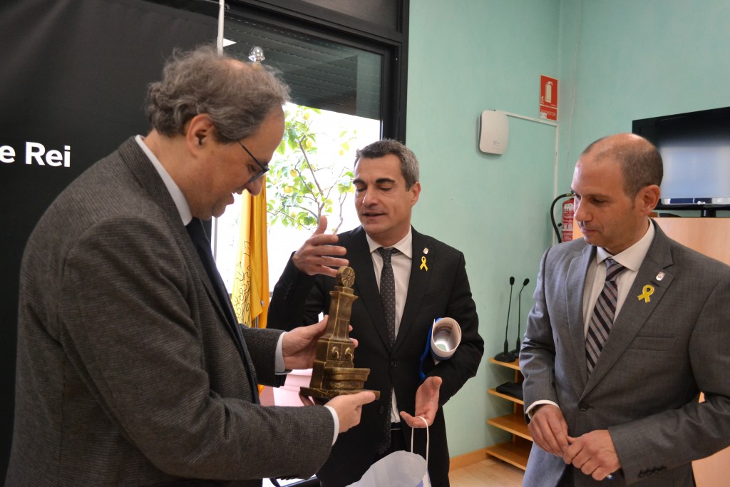 ViuMolinsdeRei's tweet photo. El ple municipal rebutja la inhabilitació de Quim Torra #MolinsdeRei

🔗https://t.co/vM11kRcH2j https://t.co/SMGuuvFlfE