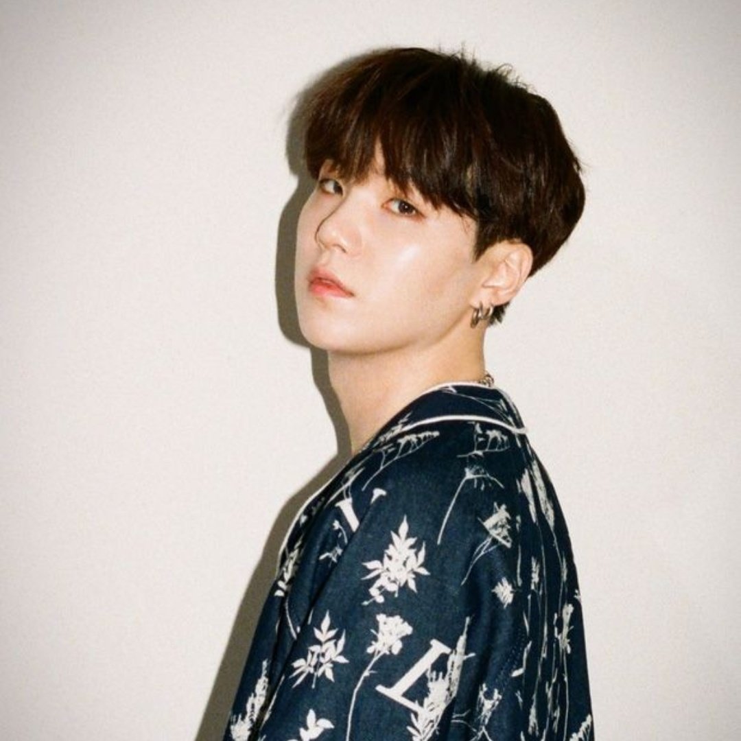 ... Con su sensibilidad única, es brillante en la composición y escritura de canciones. Lanzando gran cantidad de trabajos musicales en 2020"
#SUGA #슈가 @BTS_twt ||©SugaNaverBlog https://t.co/T2BXijgjAu