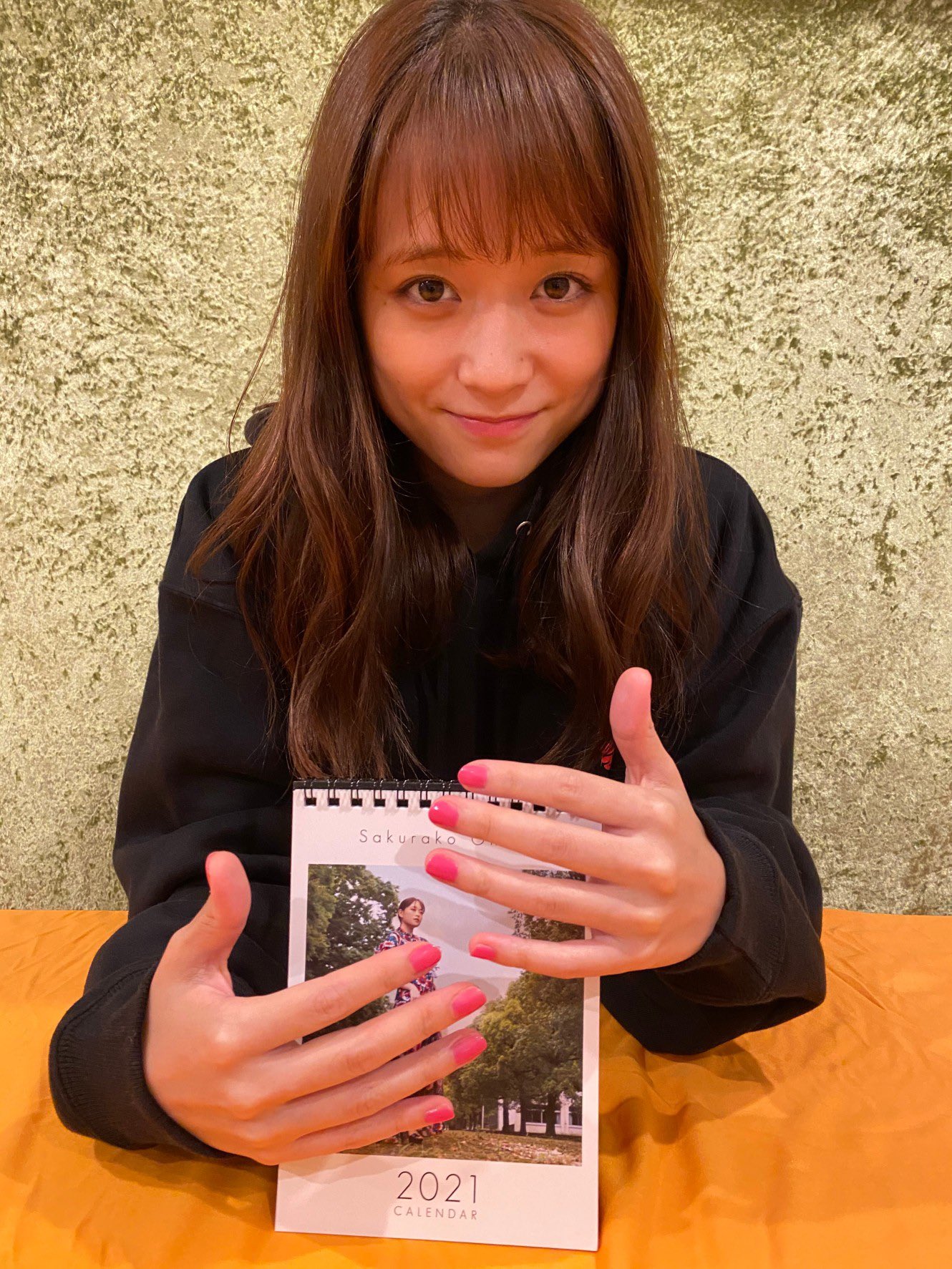 大原櫻子 スタッフ 公式 大原櫻子 Winter Goods 大原櫻子 卓上カレンダー 21 写真は届いてからのお楽しみなので 手でモザイクをかけてます 全写真撮り下ろしです T Co Edejnvf7q7
