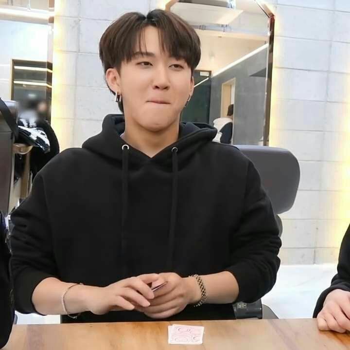 8. i thought changbin was intimidating n quiet bc of his appearance n performances  (esp in their survival show)bOOY me saying all that is so embarrassing like  he's the funniest n LOUDEST bub ever ohmygod #straykids  #skz  #changbin