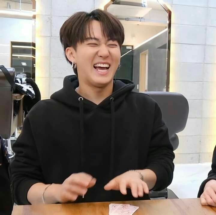 8. i thought changbin was intimidating n quiet bc of his appearance n performances  (esp in their survival show)bOOY me saying all that is so embarrassing like  he's the funniest n LOUDEST bub ever ohmygod #straykids  #skz  #changbin