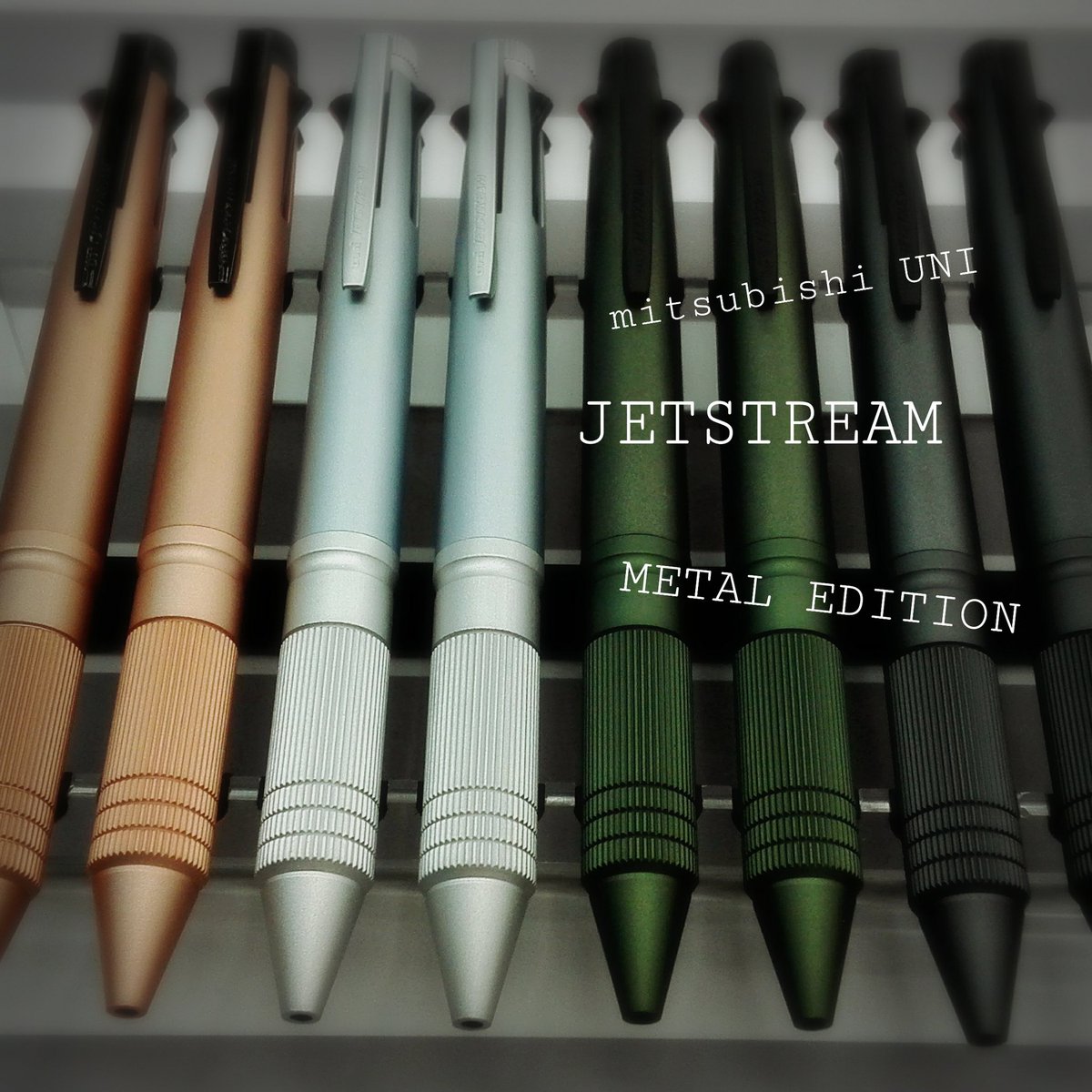 まわたり文具 長住店 本日入荷の ジェットストリーム４ 1 Metal Edition 耐久性 タフさ あり 洗練されたデザイン かつ 実用性に優れたカッコいいボールペンに 進化しております 三菱鉛筆 ジェット ストリーム 福岡市 まわたり文具長住店