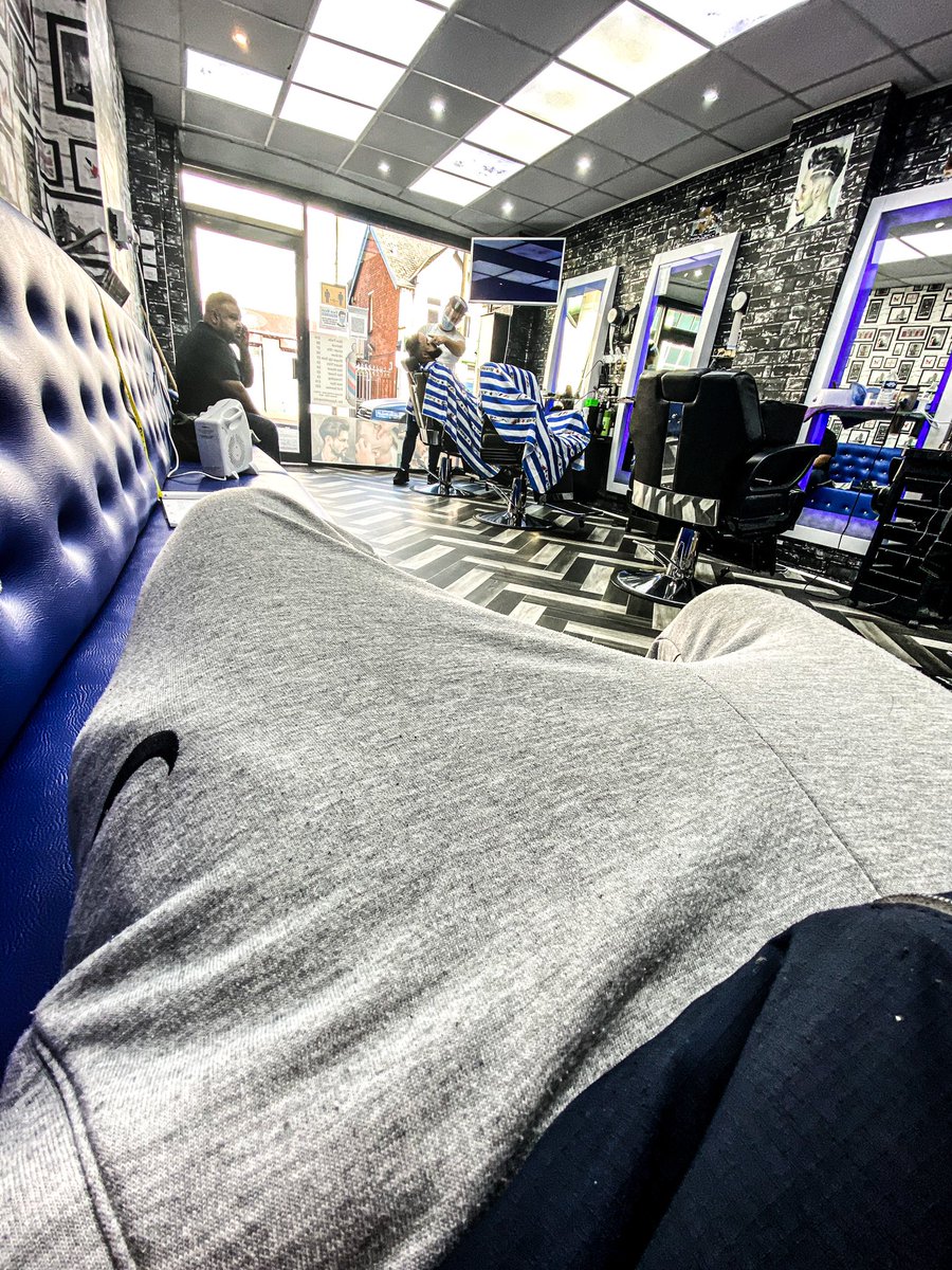 DixonBeats's tweet image. Barbers 😴 #SLUMPD