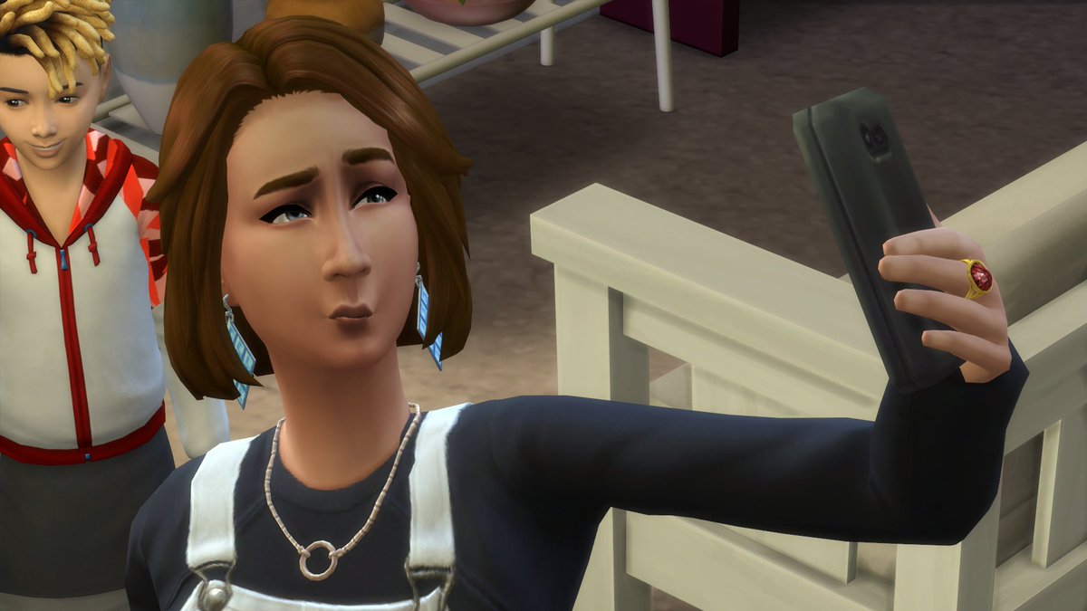 It was also a good playthrough today coz the infant from the last game aged up to a tod, one of the tods aged up into a child, and the child aged up into a teen all on the same sim day, so I only needed to use one birthday cake to age them all up.Her first selfie as a teen.