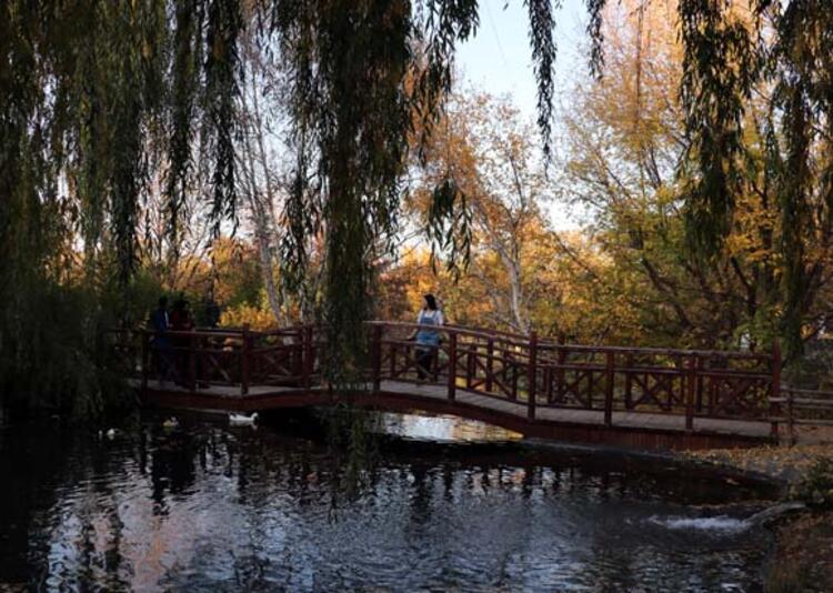 Erzurum’da yapay gölet, hayvanat bahçesi ve özellikle sonbahar aylarında farklı renk tonlarını içinde barındıran Ata Botanik Park, özel anlarını güzellikleriyle büyülüyor.
Haberin Devamı İçin: https://t.co/64K9ymiV3X
#sonbahar #erzurum #botanik #park #sanat #fotoğraf https://t.co/bKdIRBACq3