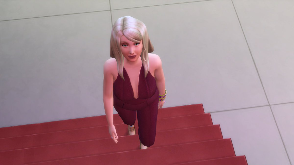 On another note, I found this game-generated sim wearing one of my cc jumpsuits and SHE IS GORGEOUS.