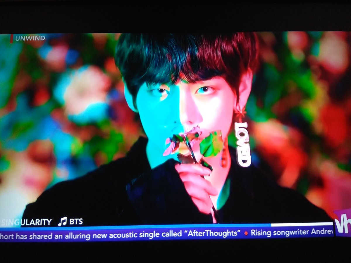 Taeshrex's tweet photo. #Vh1Playlist Thanks For Playing SINGULARITY by @BTS_twt #900DaysWithSingularity 🎭 https://t.co/GGPUgi8pbv