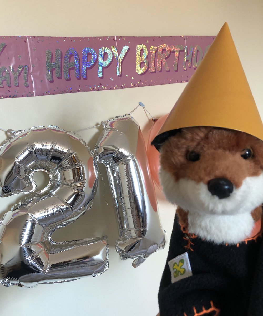 Simon has his party hat on and is ready to celebrate Ruby and Bethan’s birthday from 7:30pm tonight!! Give us a message to join the fun with us!!🥳🥂