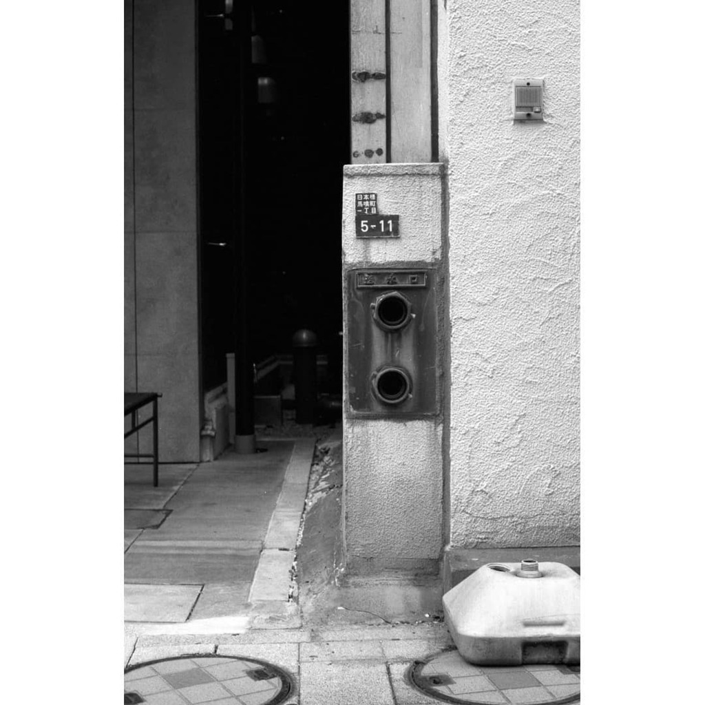 ビル、消火栓。
2020年8月撮影
KonicaⅢA / Hexanon 50mm f1.8 / 100TMAX
#konishiroku #konica #konica3a #hexanon #hexanon50mm #kodak #tmax100 #filmphotography #blackandwhite #monochrome #コニカ #小西六 #フイルムカメラ #モノクロ https://t.co/bRlkogphRl
