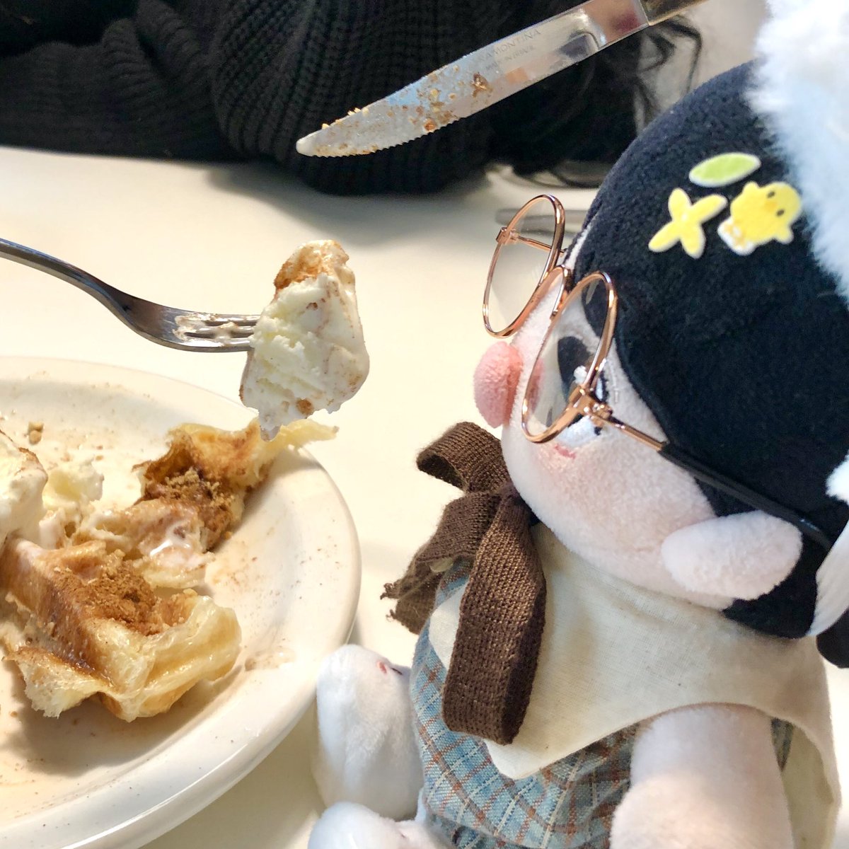 🐱나이시 오늘 오랜만에 나갔는데
눈나 칭구들이 사진도 못 찍게하궁
구도도 그지같은 거 이찌?!😫😭
(갱차나!! 나이시는 그래도 귀여워!!)