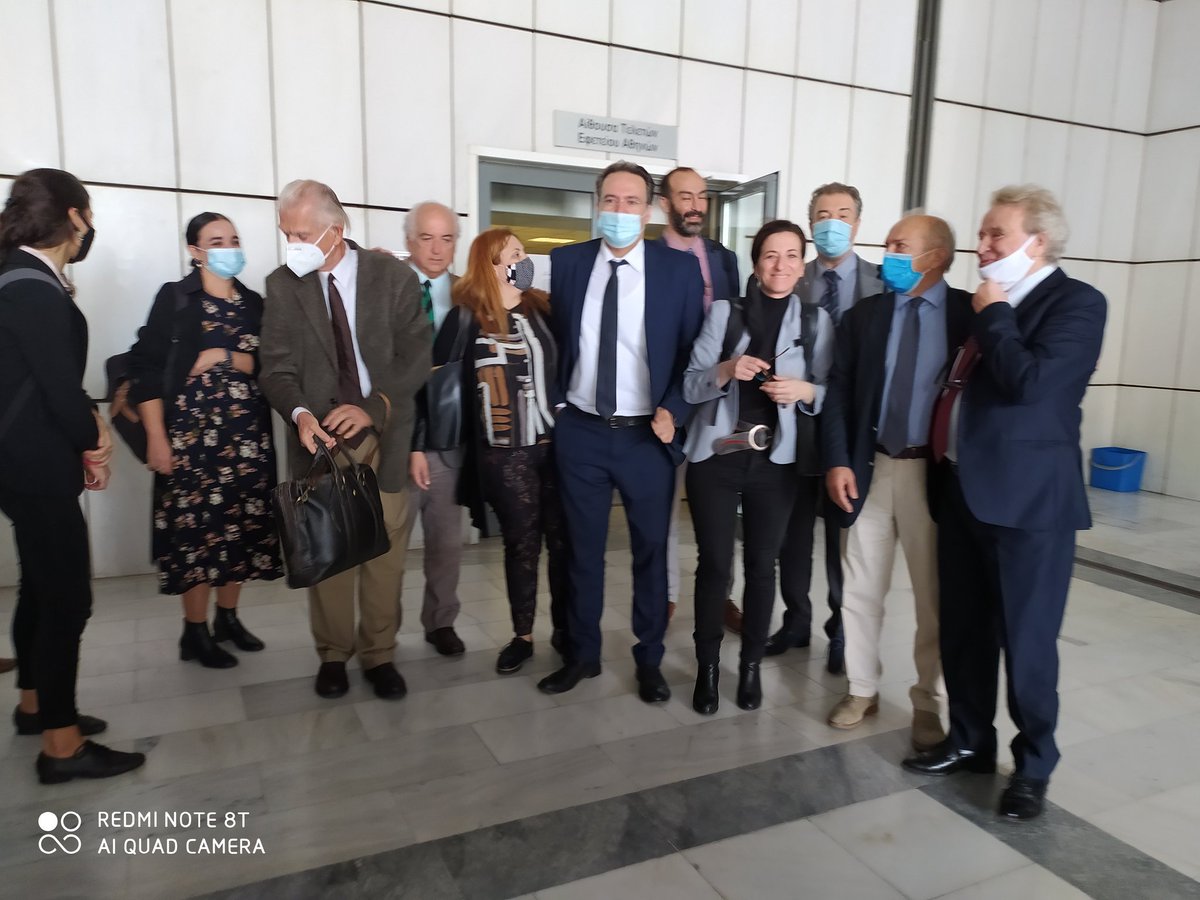 angelikkour's tweet photo. #grece Voici les avocats de la partie civile qui ont après 5.5 ans de combat envoyé l'Organisation criminelle Aubé Dorée en prison aujourd'hui 58 condamnations fermes   Désolée du retard mais trop émue. https://t.co/deuhxu8kqi soutenez notre doc qui relaté ces années de lutte https://t.co/KfX2eMDYQL