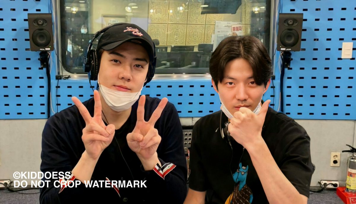 dlvvlrmayu's tweet photo. wOw ketemu kembaran owun, mirip kan kita hyung?😂 https://t.co/IgdWNwnhqv