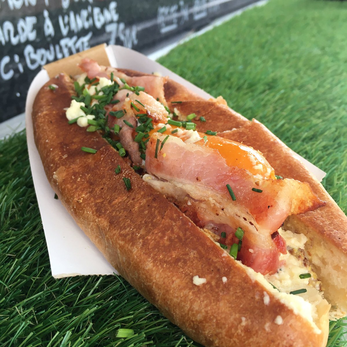 ElephantRoulant's tweet photo. ᕼ🤪T-ᗪ🤪ᘜ de folie !!!
Au pain brioché toasté Maison #Kayser #saucisse de Francfort #lard fumé de la Maison Doumbea #montdor moutarde à l’ancienne et ciboulette !!
🌭
🌭
🌭
#hotdog #toasté #food #foodtruck #streetfood #sandwich #frais #desaison #faitmaison #gourmand #ttb https://t.co/zv5jcSwJhJ
