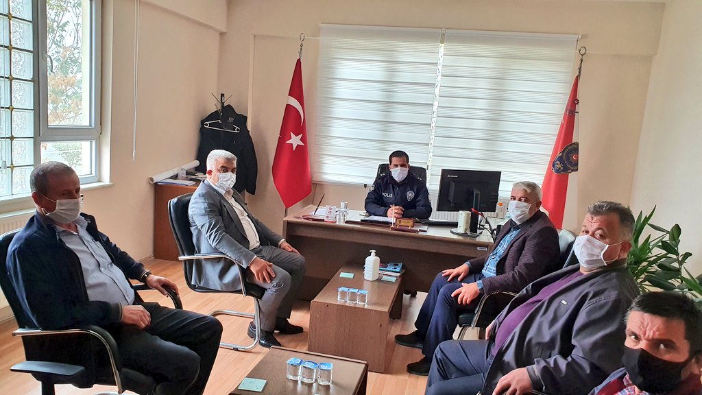 alivar43's tweet photo. İlçe emniyet amirliğine atanan Erkan Şen komiserimize İlçe  Belediye Başkanımız @fatihcaliskan43 ve il genel meclisi ve yönetim kurulu üyelerimizle ile hayırlı olsun  ziyaretinde bulunduk.@akpartihisarcik ailesi olarak Kütahya'nın incisi #Borun başkenti  ilçemize hoş geldiniz. https://t.co/zcmKpyI84U