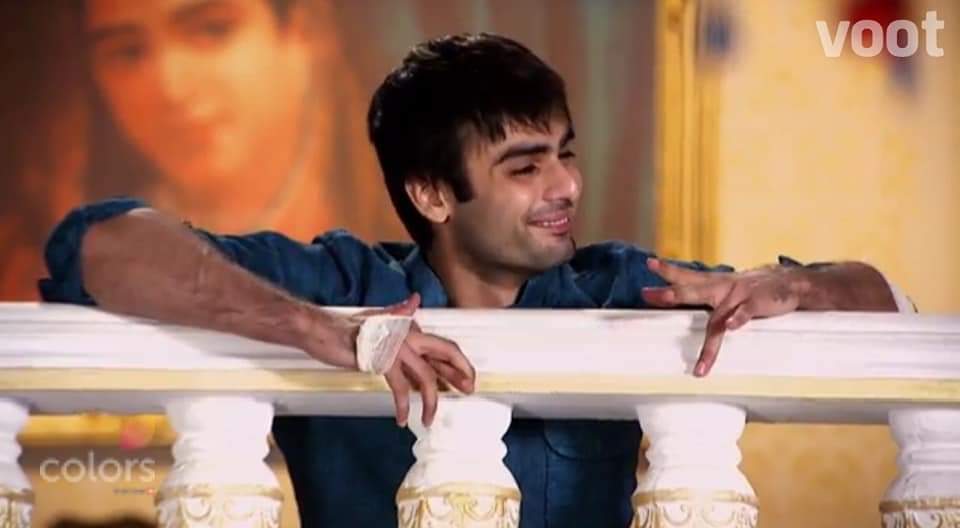   #5YearsOfSwaSan 21 May 2015When he was making everyone dance on his tune. Because it was his game of revenge Whose king was HeBut forgot one thing Whether king is so much powerful But he has to bows in front of his queen And she became his queen.  #VaHe