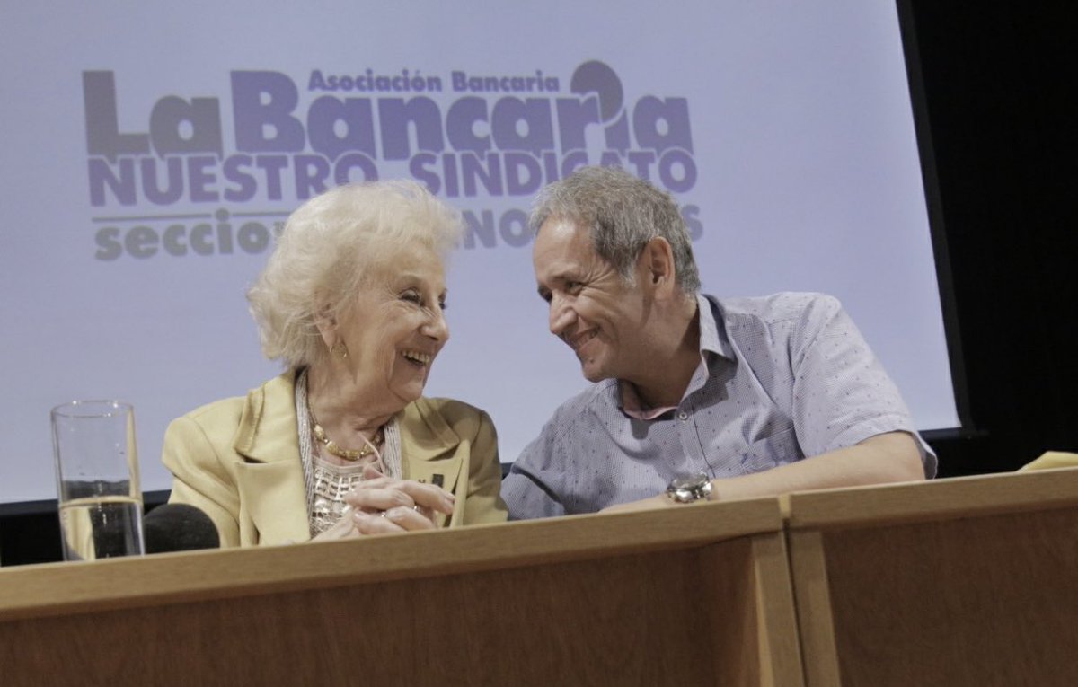 SergioOPalazzo's tweet photo. Muy feliz cumpleaños querida Estela, gracias por tantos años de lucha, dedicación y perseverancia.

#EstelaCumple90

En Día Nacional por el Derecho a la Identidad, redoblemos nuestro compromiso con las abuelas.

#Abuelas43Años #LaBusquedaSigue https://t.co/OAk306ICBy