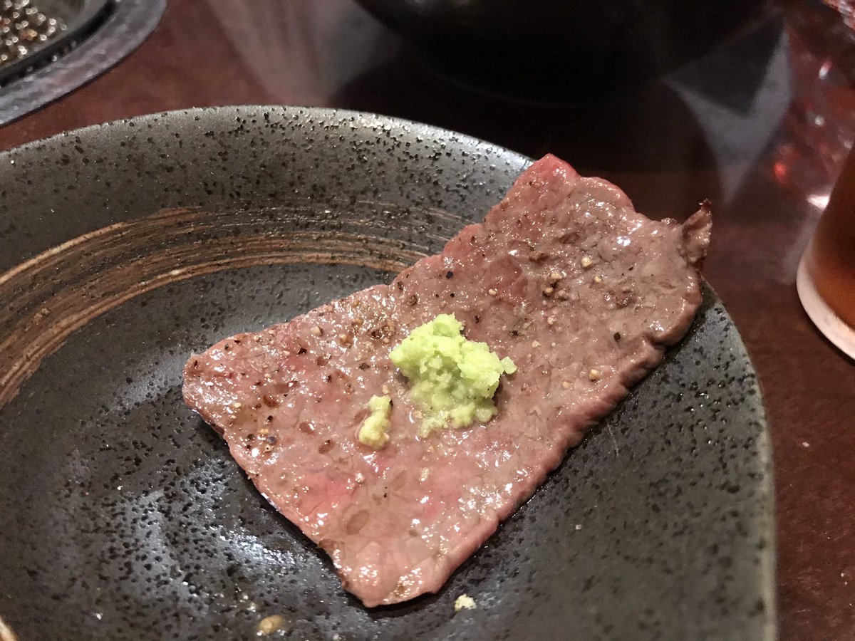 まな 焼肉ホドリは用賀店へ 写真は上赤身 黒毛和牛特選ハラミ シルクロース 小綺麗なチェーン 居酒屋のような雰囲気だけれどお肉は高級焼肉店に堂々とカテゴライズされるべき肉厚でジューシーでとっっっても美味しかった 1枚あたり500円前後の選ばれし