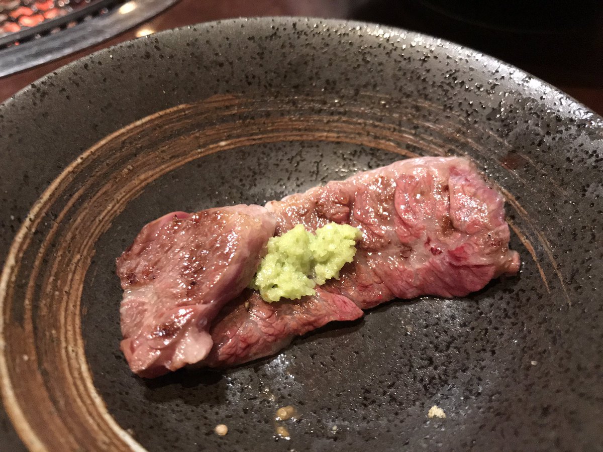 まな 焼肉ホドリは用賀店へ 写真は上赤身 黒毛和牛特選ハラミ シルクロース 小綺麗なチェーン 居酒屋のような雰囲気だけれどお肉は高級焼肉店に堂々とカテゴライズされるべき肉厚でジューシーでとっっっても美味しかった 1枚あたり500円前後の選ばれし