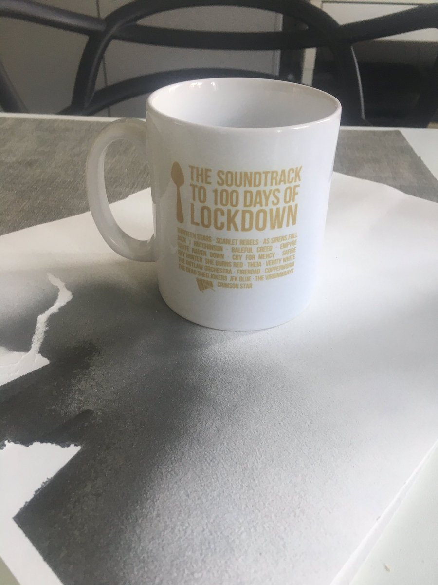 OnnyPonny's tweet photo. A #GreatMusicStories #RockKitchen 🎶👨‍🍳 🥄🥘 mug just arrived for me (not you @EricDuvet 😝)courtesy of the legend that is @GuyB_rockshow listing all the bands who provided the soundtrack to the #100DaysOfLockdown 🎶🤘❤️... couldn’t be more #Marv! Thanks so much Guy 🙏😄 https://t.co/rjQBFcv13P