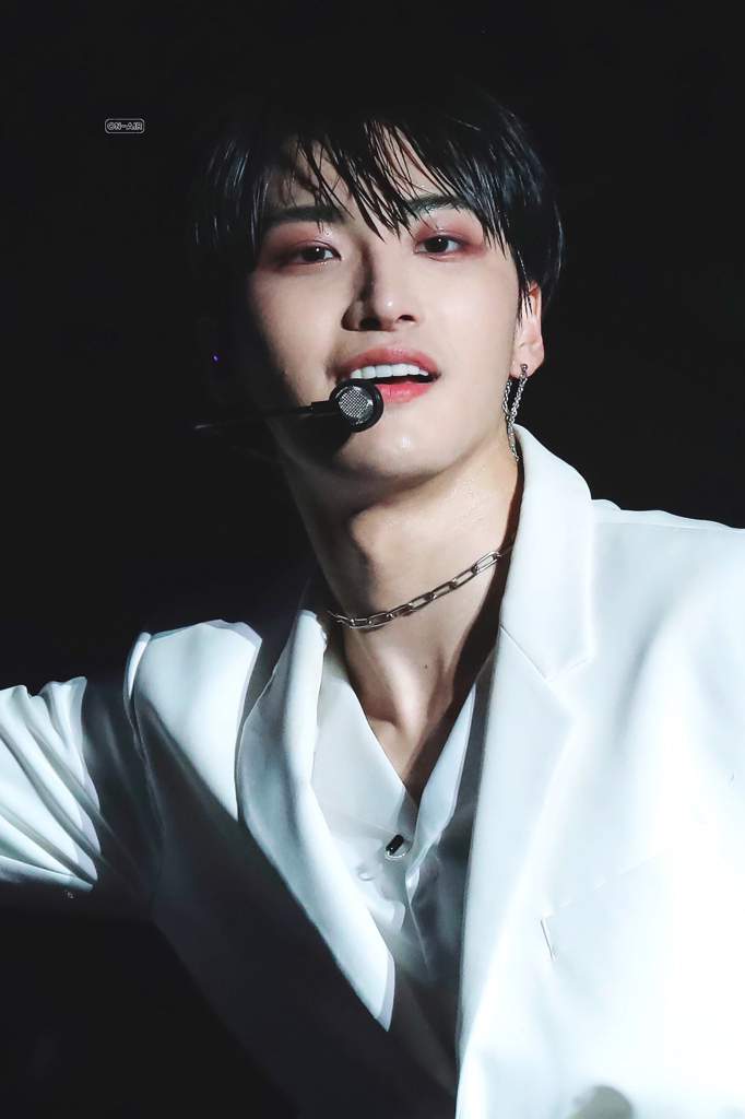 WHITE VERHONGJOONG         SEONGHWA