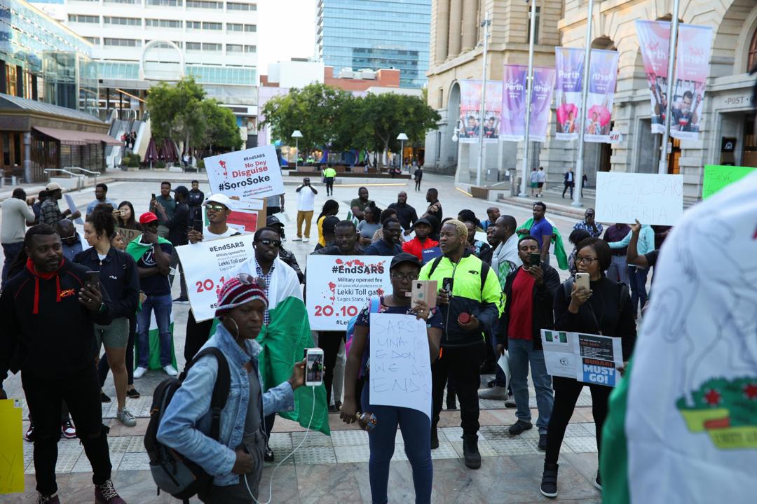 SaharaReporters's tweet image. PHOTONEWS: Nigerians In Perth, Australia Join #EndSARS Protest, Demand @MBuhari&apos;s Resignation 
#BuhariMustGo #ENDBADGOVERNANCE