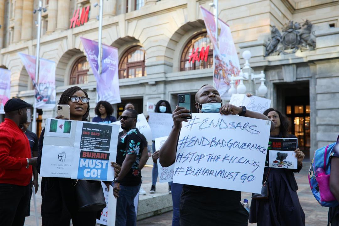 SaharaReporters's tweet image. PHOTONEWS: Nigerians In Perth, Australia Join #EndSARS Protest, Demand @MBuhari&apos;s Resignation 
#BuhariMustGo #ENDBADGOVERNANCE
