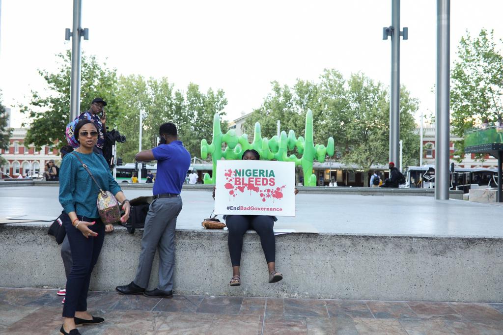 SaharaReporters's tweet image. PHOTONEWS: Nigerians In Perth, Australia Join #EndSARS Protest, Demand @MBuhari&apos;s Resignation 
#BuhariMustGo #ENDBADGOVERNANCE
