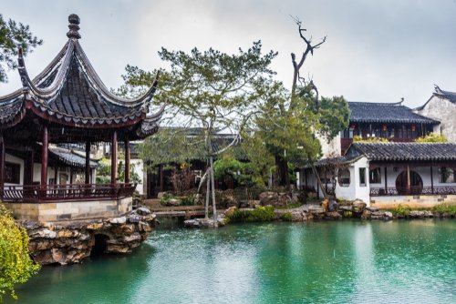 The Master of Nets Garden in China, a UNESCO World Heritage Site since 1997, was designed during the Song dynasty and includes pavilions, halls music rooms, ponds, and bamboo groves, all within one acre of land.
@Corkcoco @Garden_ie @pure_cork #purecorkwelcomes https://t.co/H79YYAxMrC