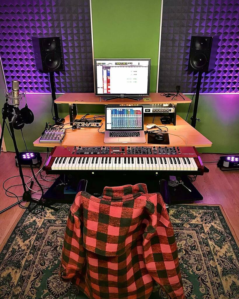 Final piano tracks on the way!!!
❤️🎹🎹🎹🎹🎹🎹🎹🎹
.
.
.
.
.
#nordstage #genelec #studiosession #protools #lovemyjob #quarantinelife #myoffice #thursdayvibes #red https://t.co/yZZJllC59w https://t.co/xVe1jfMZaq