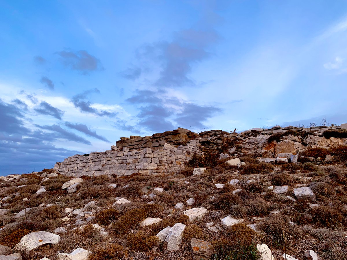 2/9 The Delion occupied a small rocky hill 2.5km north of the ancient polis of Paros, which offered amazing views of the Cyclades. Standing there at sunset today, you can still see Siros, Kithnos, Serifos, Sifnos, Mykonos, Naxos, & most importantly Delos! – bei  Delion