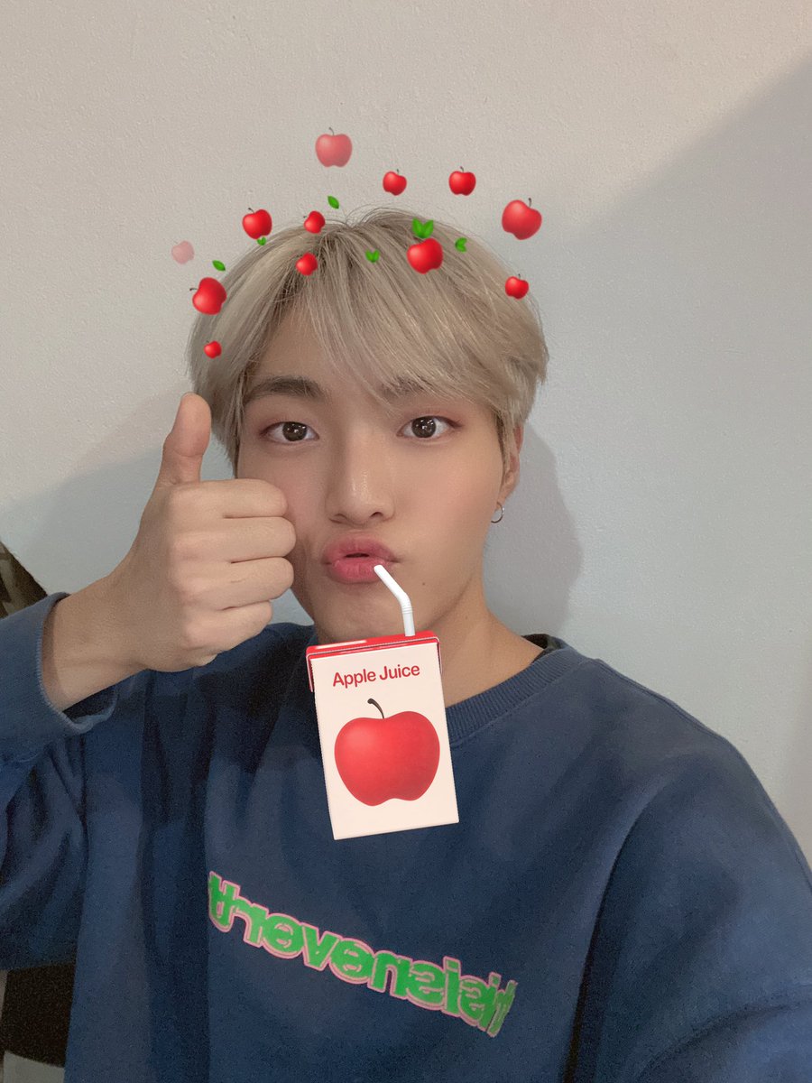 7OC_official's tweet image. [#앤디] 

로즈들 잘지내요? 너무 보고싶다요ㅜ 
요즘 날씨 많이 추우니까 옷 따뜻하게 입어 다녀요🥶🍂💨

#세븐어클락 #앤디 #감기조심 #굿밤