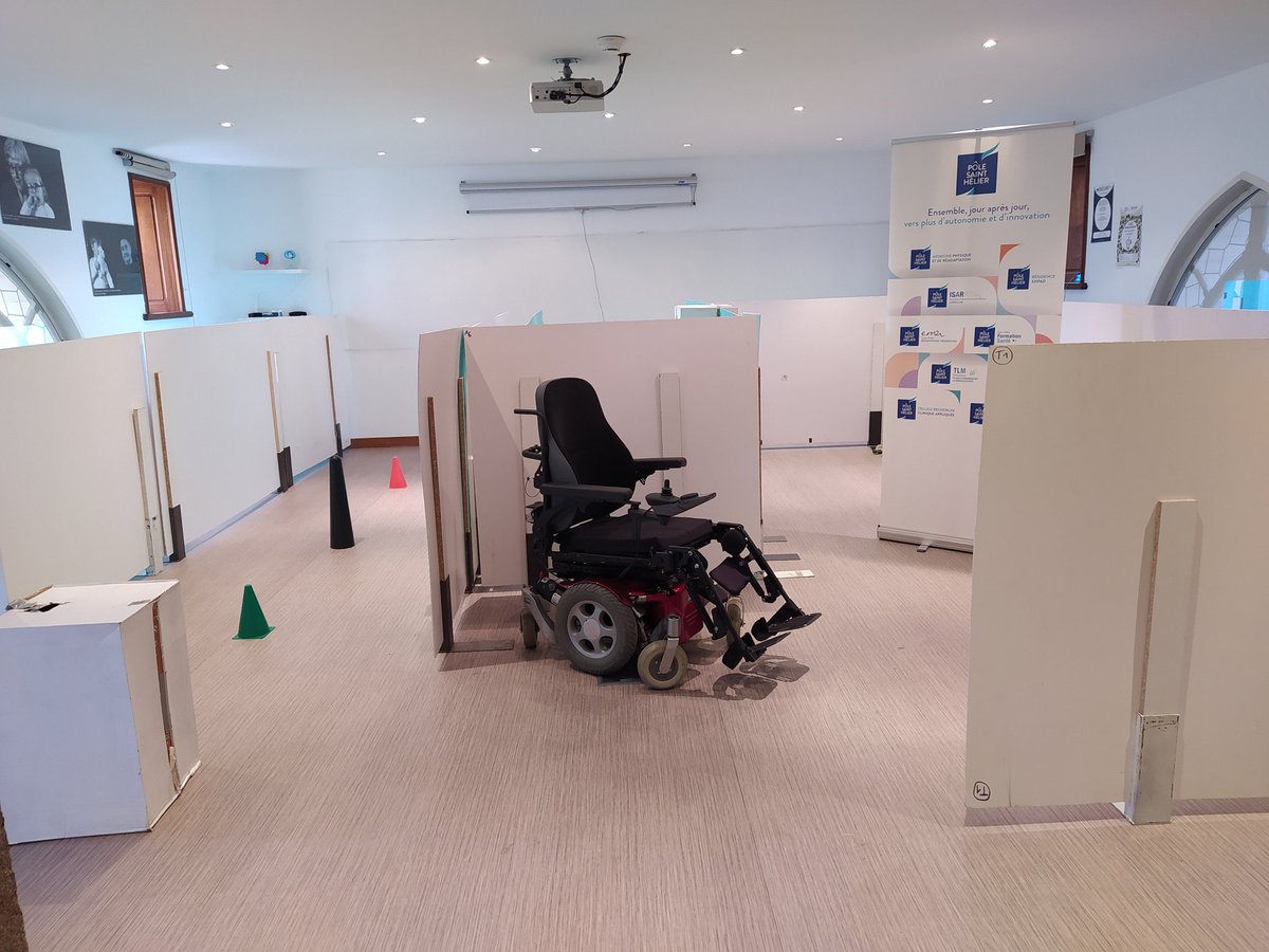 FraudetB's tweet image. malgré le contexte #Covid_19 , la team du @HelierPole prête à accueillir les équipes de @upjv et @INSA_Rennes pour les premiers tests du fauteuil connecté de l&apos;UPJV avec des patients, en mode #gestesbarrieres 
@GroupeESIGELEC @CCCUADAPT 
#adaptproject