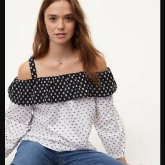 AFashionFix's tweet photo. So good I had to share! Check out all the items I'm loving on @Poshmarkapp #poshmark #fashion #style #shopmycloset #loft: https://t.co/ubGt4NPMUJ https://t.co/Q29h04dQUc