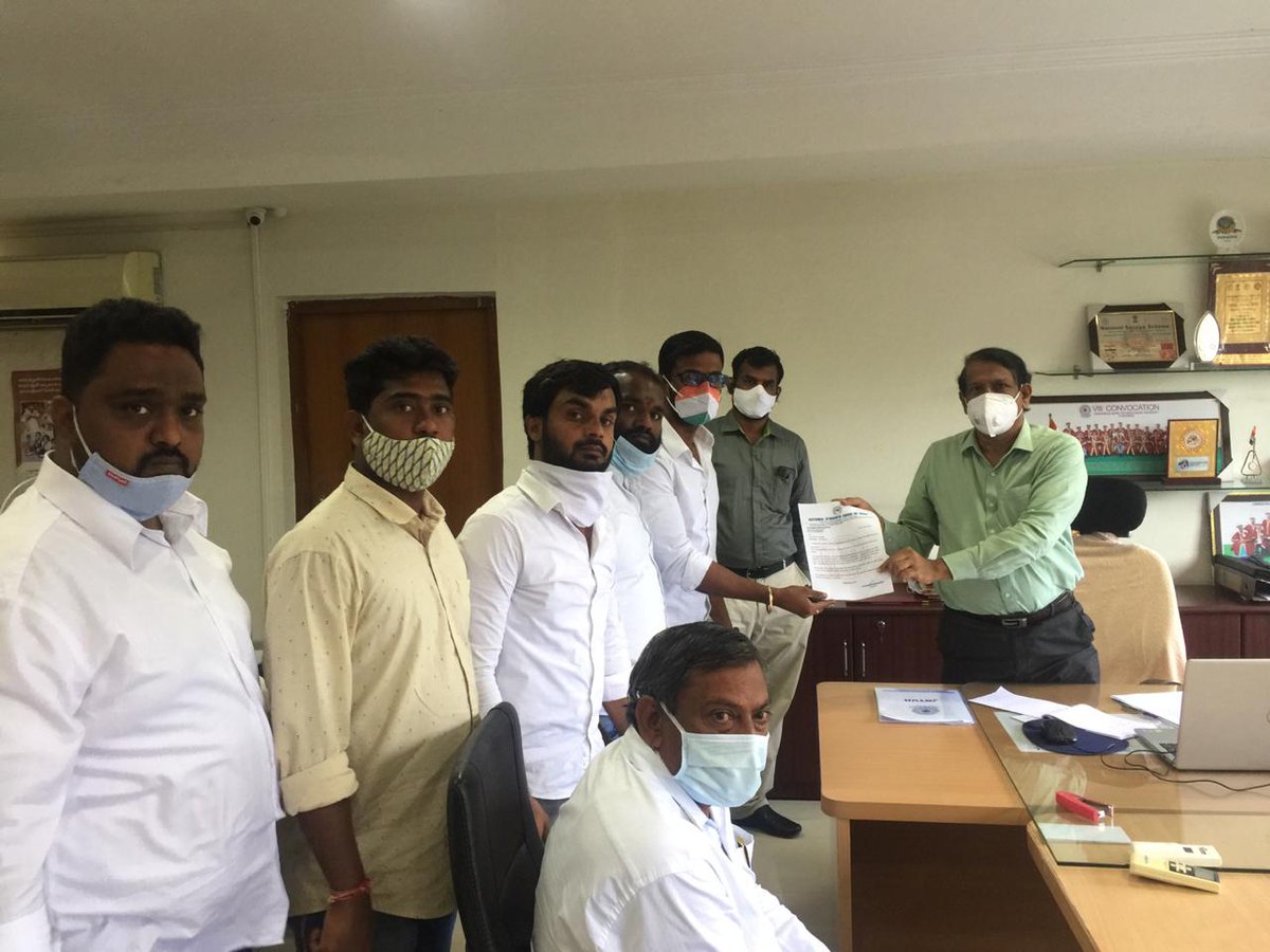 VenkatBalmoor's tweet photo. Gave Representation to JNTUH Registrar Munzoor Hussain garu demanding the Promotion of students without exams &amp; Implementation of old credit System to Final Year Students, along with @TSNSUI office bearers.

@nsui @guptar @Neerajkundan
@NAVEDKHANNSUI @examupdt https://t.co/1AZRDWFEIK