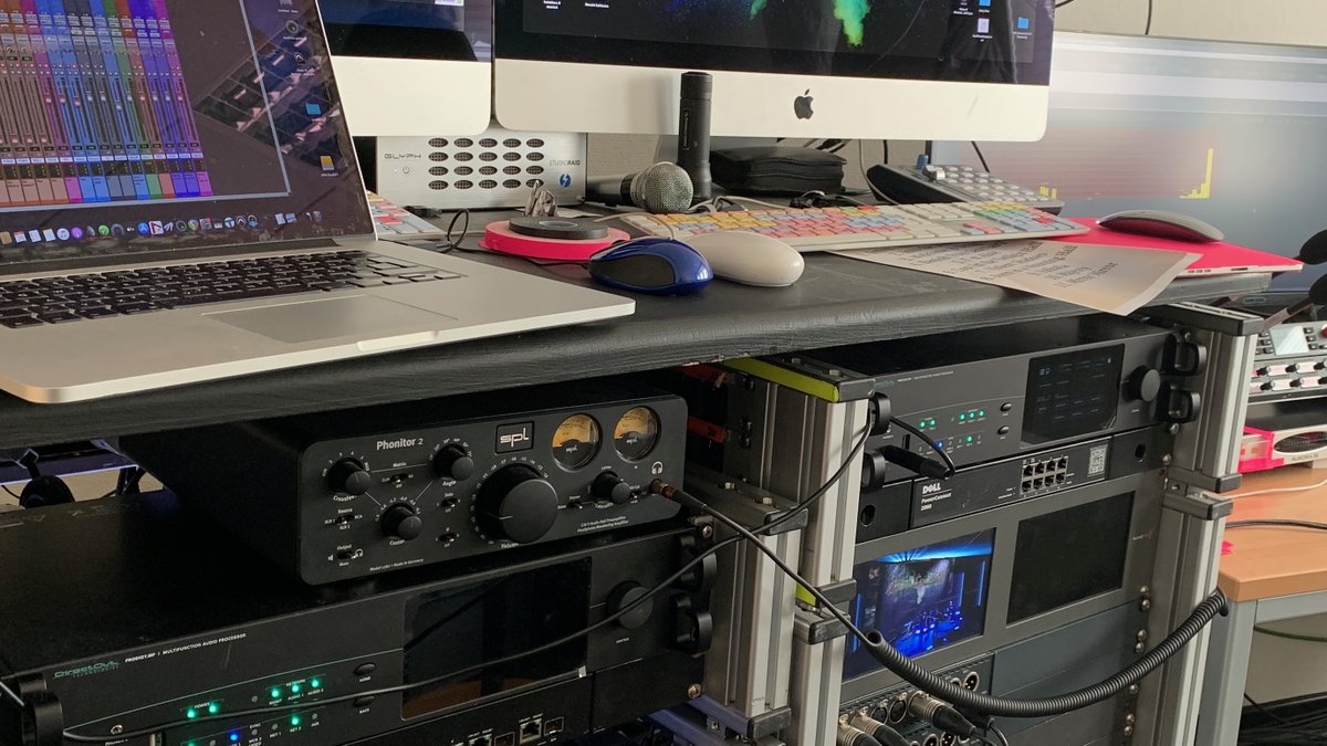 The SPL Phonitor 2 is one of the most important tools in Peter Brandt's monitoring set-up when recording live sessions all around the world with @RemRecNet  🌎 🎶 👍
#splPhonitor2 
#Headphone #Monitoring #Amp & #Preamplifier with #PhonitorMatrix