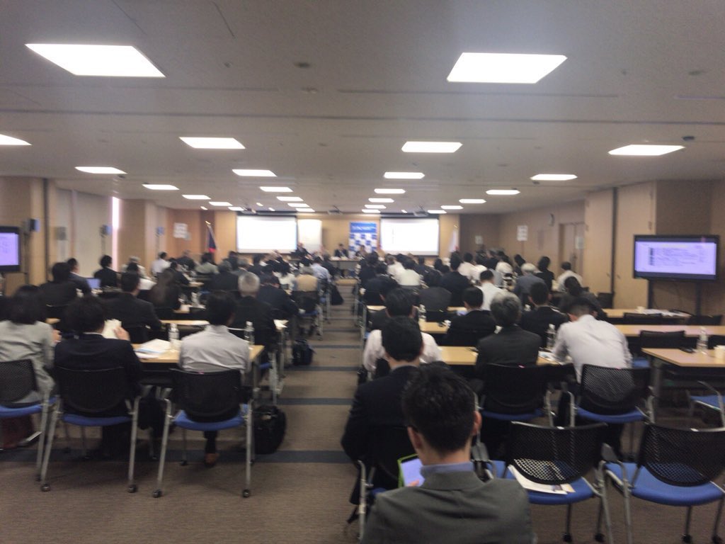 UNISC_INT's tweet image. これまでの活動【チェコインベスト🇨🇿ボランティア】
ジェトロ本部にて、チェコ日本ビジネス投資フォーラムが開催されました。チェコの経済動向による講演や、パネルディスカッションが行われた後、B2Bミーティングも行われました🇨🇿 #チェコ共和国