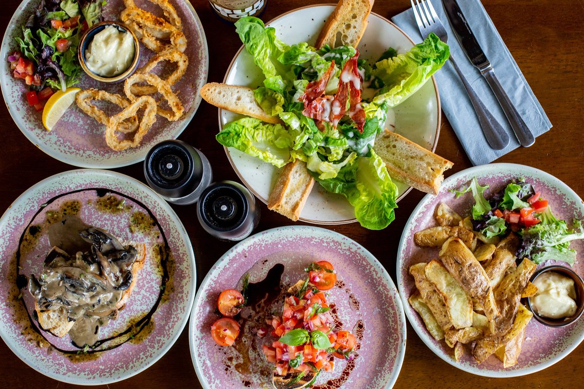 THREE RUSTICA COURSES FOR  ONLY £10! 😍
Get your Italian fix today and enjoy our set menu including three courses for £10. Available today and tomorrow until 6pm. 🍝
Click the link below to book.
bit.ly/Rustica-booknow