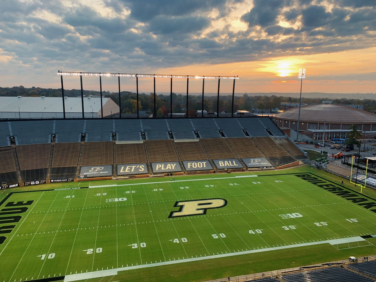 PurdueSports's tweet image. Fall in Indiana hits different.
