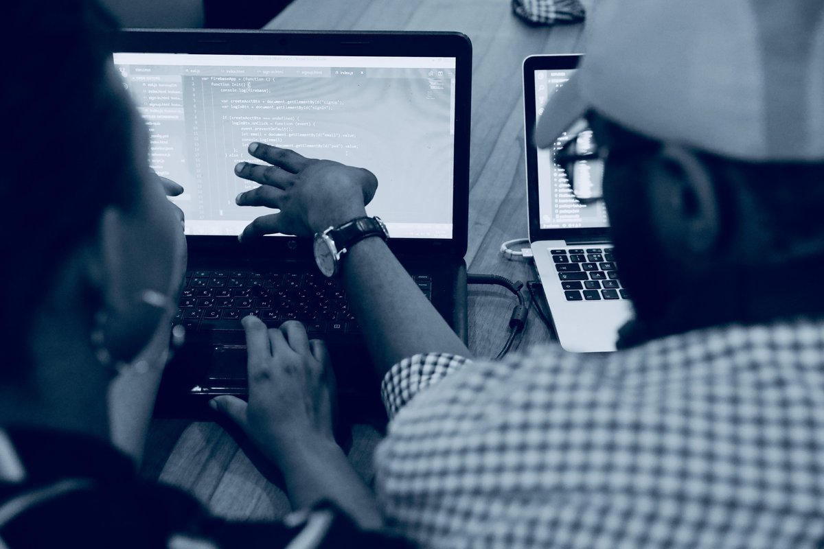 OpenAsso's tweet photo. 💌 Comme David, vous vous demandez comment financer des formations pour les bénévoles de votre association ? Nos experts #OpenAsso vous conseillent 👉 https://t.co/vgFsq3RY1Y https://t.co/N6m5piE85D