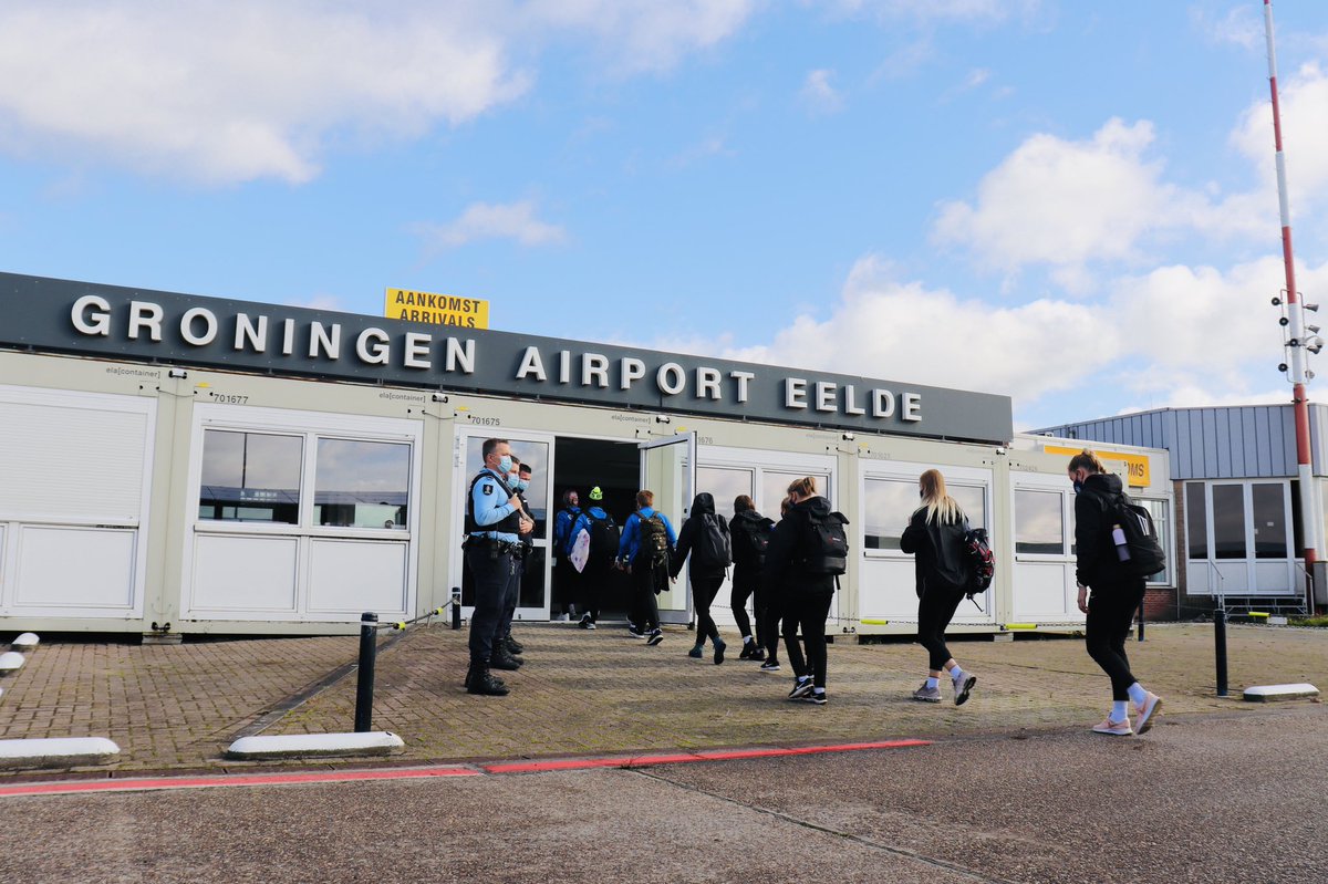 AirportEelde's tweet image. ⚽️ V O E T B A L D A M E S 🇪🇪
Rond het middaguur landde het nationaal voetbal dameselftal uit Estland op de luchthaven. Ze spelen morgen om 19.30u een EK kwalificatie wedstrijd tegen onze Oranjeleeuwinnen 🦁 in de @EuroborgStadion. Wij wensen alle dames veel succes!