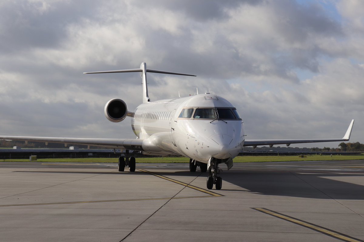 AirportEelde's tweet image. ⚽️ V O E T B A L D A M E S 🇪🇪
Rond het middaguur landde het nationaal voetbal dameselftal uit Estland op de luchthaven. Ze spelen morgen om 19.30u een EK kwalificatie wedstrijd tegen onze Oranjeleeuwinnen 🦁 in de @EuroborgStadion. Wij wensen alle dames veel succes!